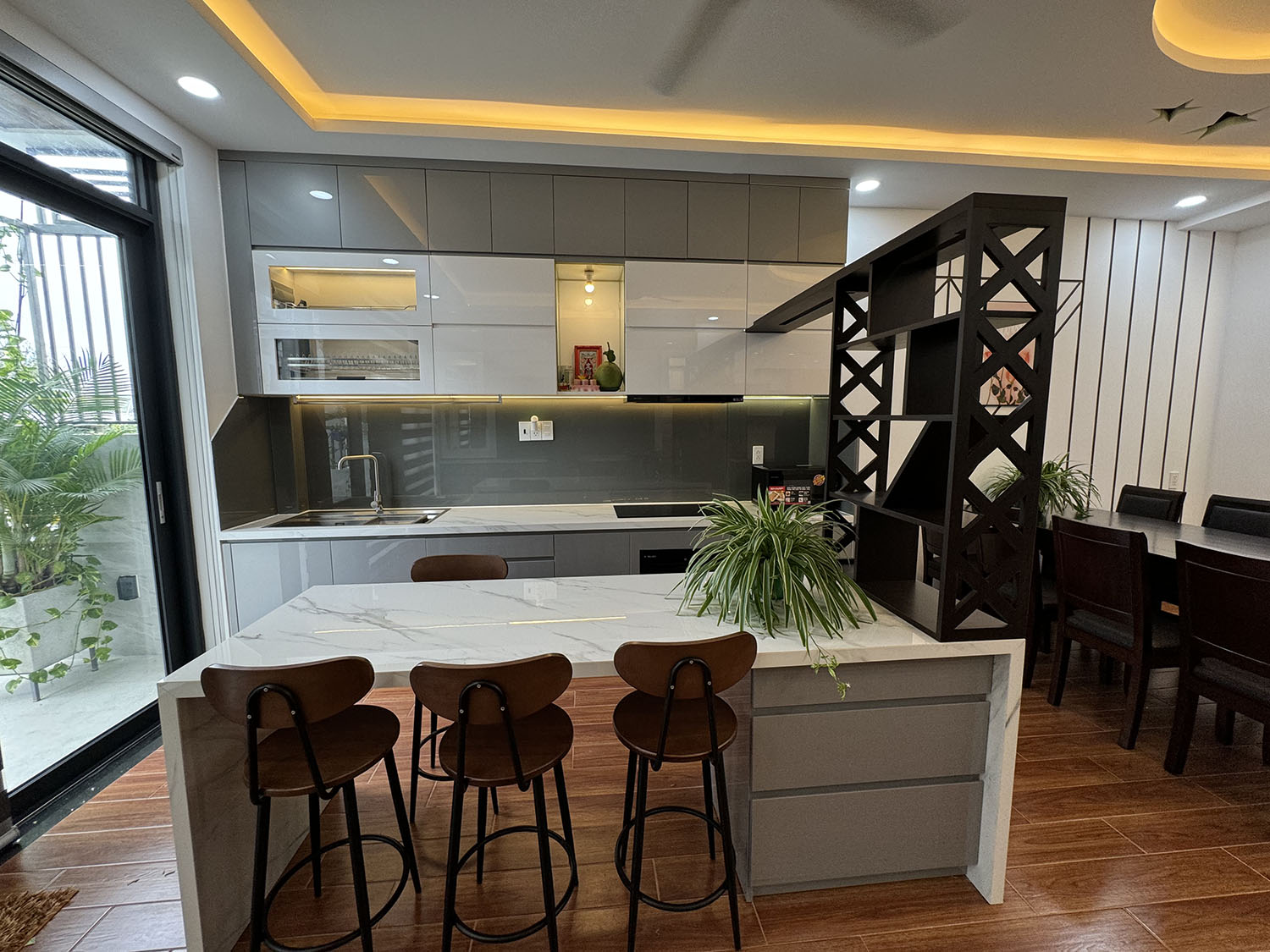 Siêu phẩm Hầm, 4Lầu, ST, thang máy (4,75x17=80,75m2) full nội thất cao cấp đường nội bộ 12m khu VIP 3 tháng 2